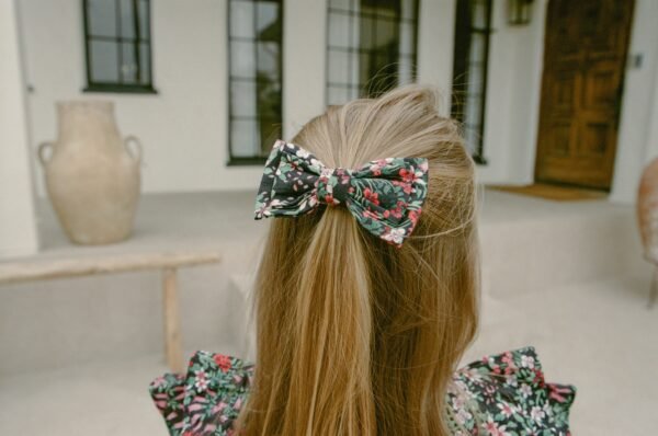 Bow Clip in Wild - Image 2