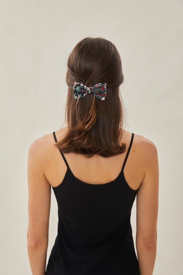 Bow Clip in Wild - Image 5