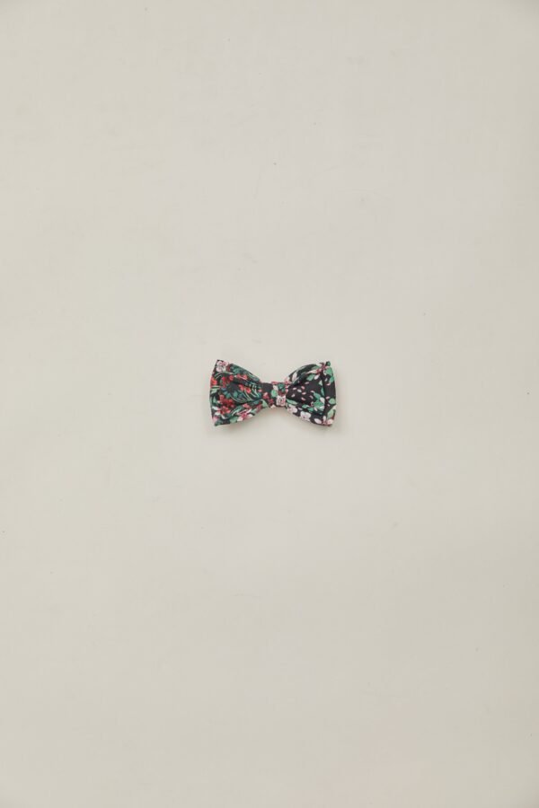 Bow Clip in Wild - Image 3