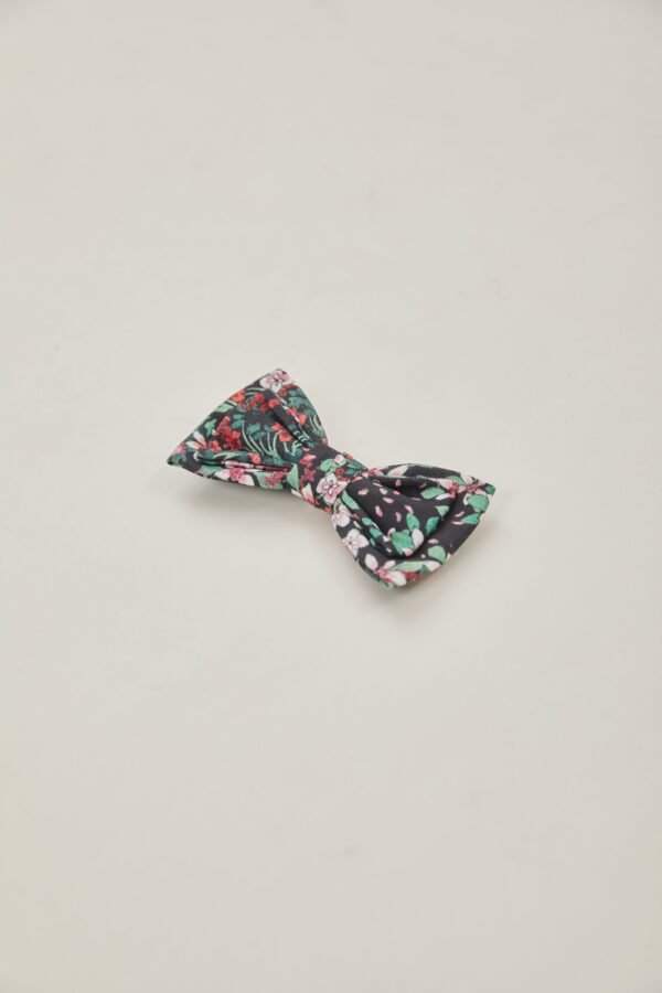 Bow Clip in Wild - Image 8