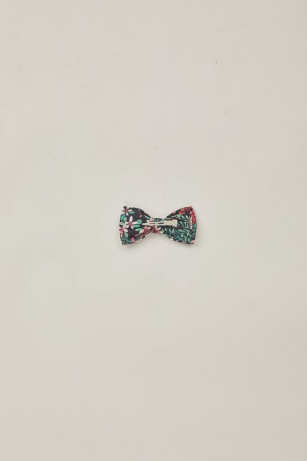 Bow Clip in Wild - Image 7