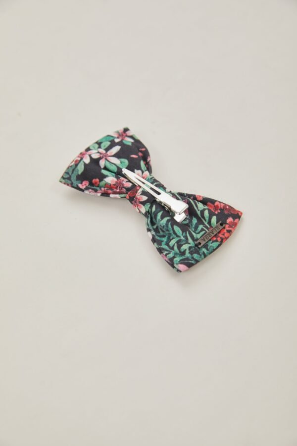 Bow Clip in Wild - Image 9
